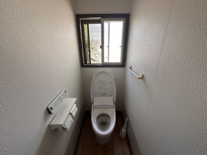 秋田市東通観音前、中古一戸建てのトイレ画像です