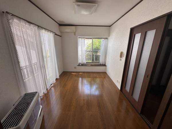 秋田市東通観音前、中古一戸建ての居間画像です