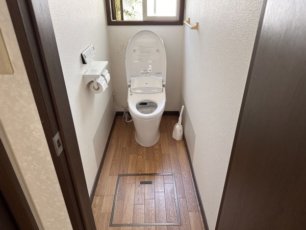 秋田市東通観音前、中古一戸建てのトイレ画像です