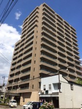 秋田市大町、マンションの画像です