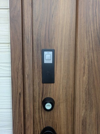 秋田市大住、中古一戸建ての玄関画像です