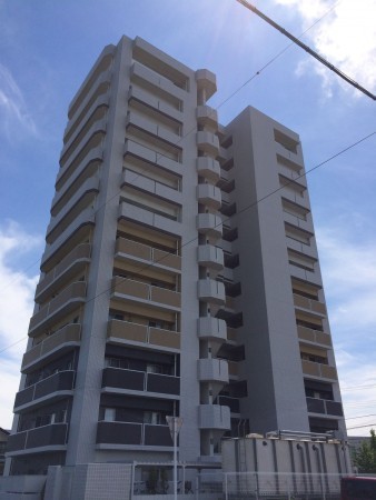 秋田市泉北、マンションの画像です