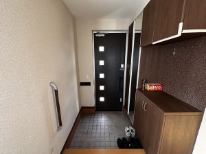 秋田市土崎港相染町、中古一戸建ての玄関画像です