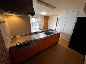 秋田市土崎港相染町、中古一戸建てのキッチン画像です