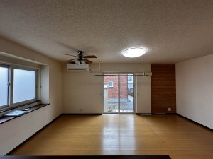 秋田市土崎港相染町、中古一戸建ての居間画像です