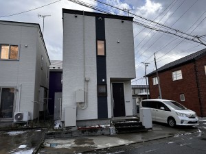 秋田市土崎港相染町、中古一戸建ての外観画像です