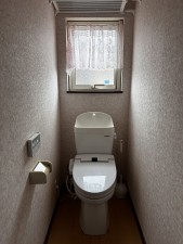秋田市土崎港相染町、中古一戸建てのトイレ画像です