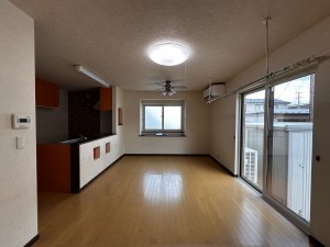 秋田市土崎港相染町、中古一戸建ての居間画像です