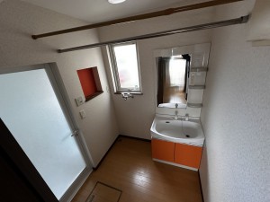 秋田市土崎港相染町、中古一戸建ての洗面画像です