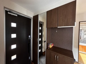 秋田市土崎港相染町、中古一戸建ての玄関画像です