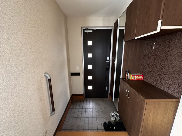 秋田市土崎港相染町、中古一戸建ての玄関画像です