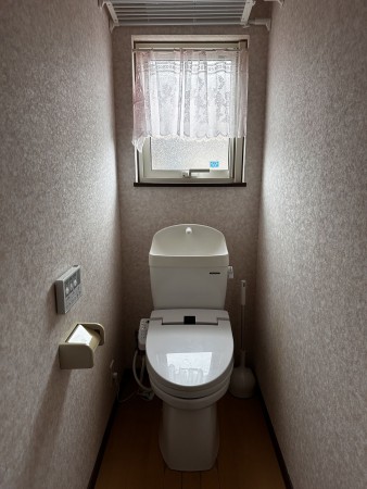 秋田市土崎港相染町、中古一戸建てのトイレ画像です