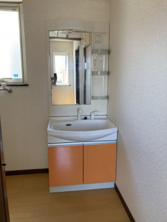 秋田市土崎港相染町、中古一戸建ての洗面画像です