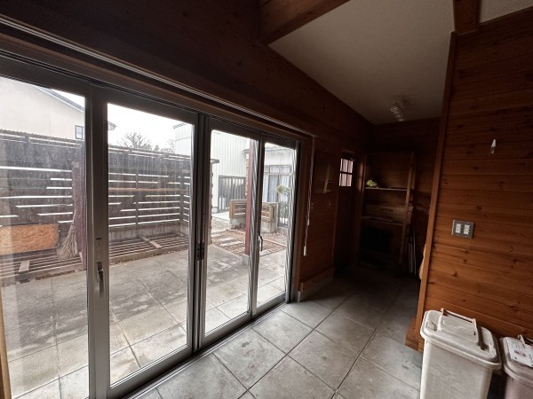 秋田市八橋本町、中古一戸建ての玄関画像です