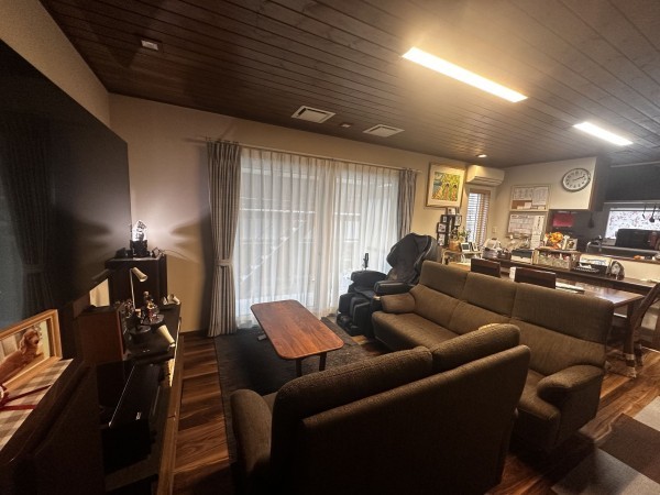 由利本荘市中梵天、中古一戸建ての居間画像です