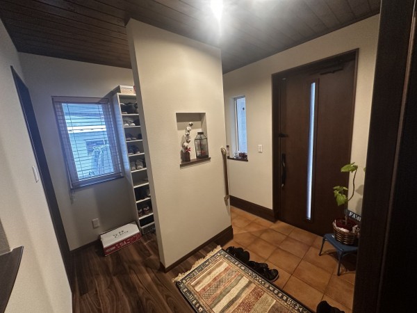 由利本荘市中梵天、中古一戸建ての玄関画像です