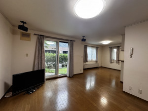 秋田市東通、中古一戸建ての居間画像です