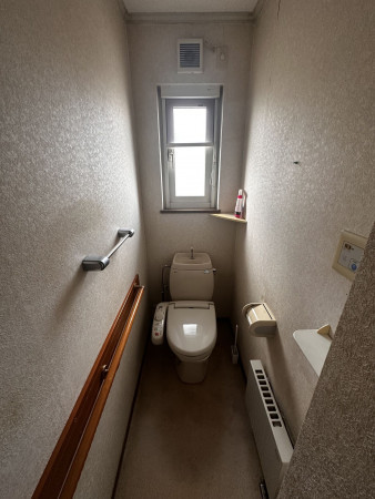 秋田市東通、中古一戸建てのトイレ画像です
