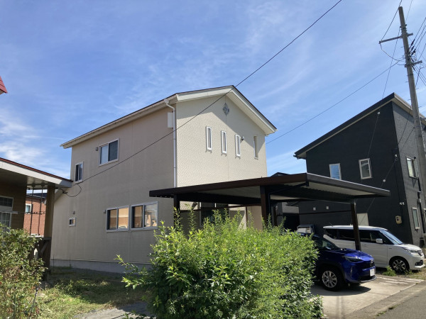 秋田市南ヶ丘、中古一戸建ての外観画像です