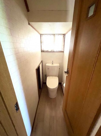 大網白里市柳橋、中古一戸建てのトイレ画像です