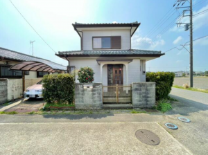 大網白里市南今泉、中古一戸建ての外観画像です