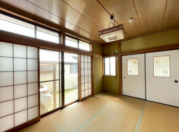 大網白里市南今泉、中古一戸建ての居間画像です