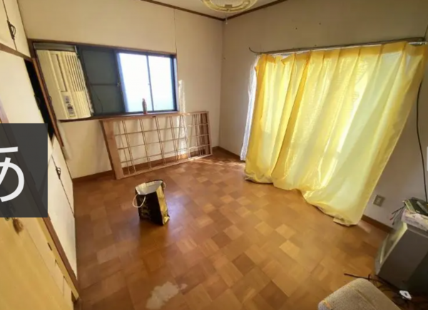 大網白里市南飯塚、中古一戸建ての居間画像です