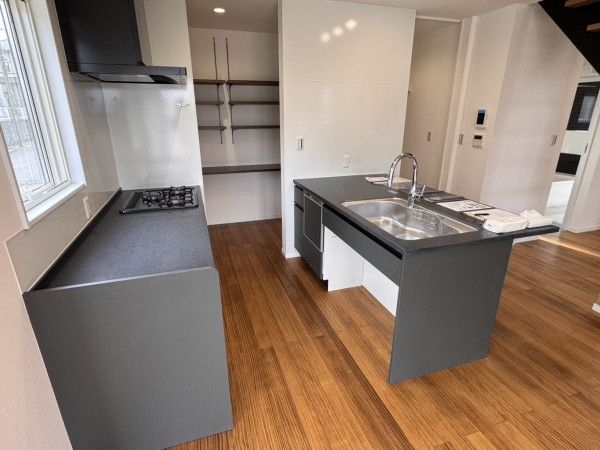 大網白里市みずほ台、新築一戸建てのキッチン画像です