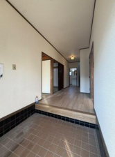 茂原市上林、中古一戸建ての玄関画像です