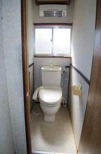 大網白里市北飯塚、中古一戸建てのトイレ画像です