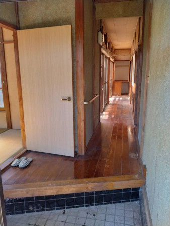 茂原市高師、中古一戸建ての玄関画像です