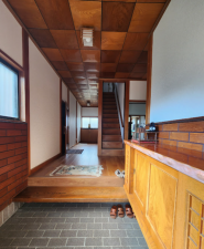 大網白里市細草、中古一戸建ての玄関画像です