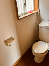 大網白里市上貝塚、中古一戸建てのトイレ画像です