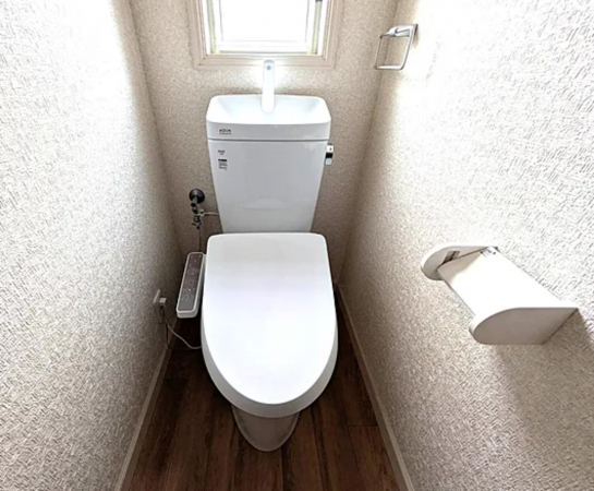 茂原市長尾、中古一戸建てのトイレ画像です