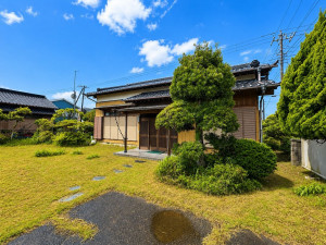 大網白里市四天木、中古一戸建ての外観画像です