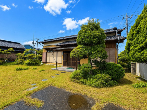 大網白里市四天木、中古一戸建ての外観画像です