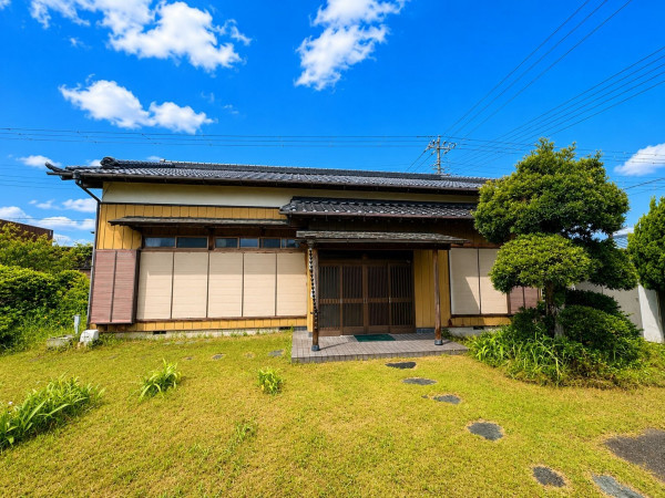 大網白里市四天木、中古一戸建ての外観画像です