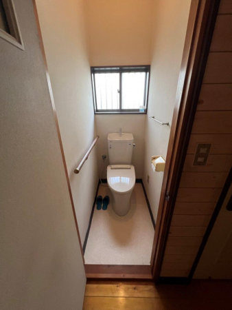 茂原市本納、中古一戸建てのトイレ画像です