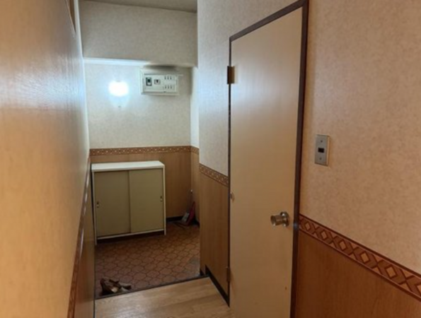 大網白里市駒込、中古マンションの玄関画像です