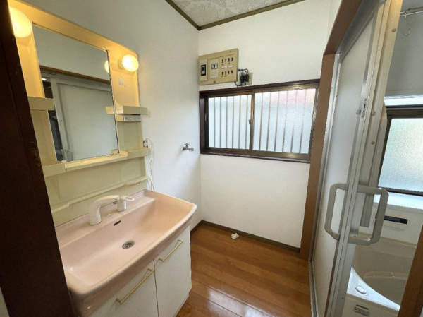 茂原市東郷、中古一戸建ての洗面画像です