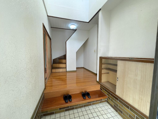 茂原市東郷、中古一戸建ての玄関画像です