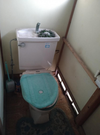 茂原市本納、中古一戸建てのトイレ画像です