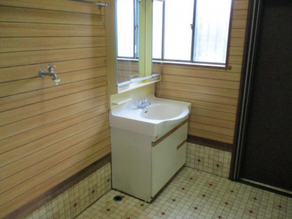 茂原市六ツ野、中古一戸建ての洗面画像です