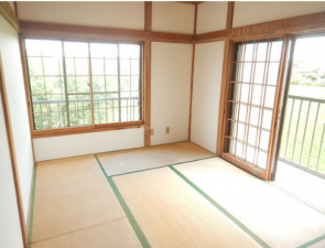 大網白里市南飯塚、中古一戸建ての居間画像です