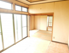 大網白里市南飯塚、中古一戸建ての居間画像です