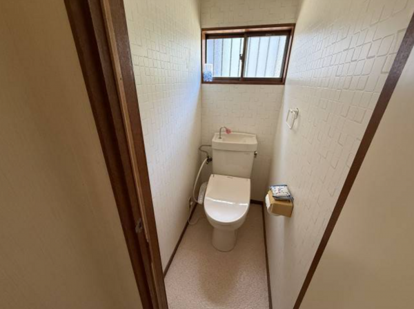 大網白里市永田、中古一戸建てのトイレ画像です