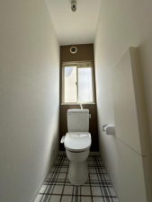 大網白里市季美の森南、中古一戸建てのトイレ画像です