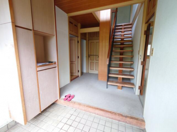 大網白里市南横川、中古一戸建ての玄関画像です