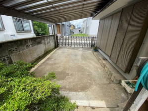 茂原市萩原町、中古一戸建ての駐車場画像です