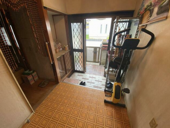 茂原市萩原町、中古一戸建ての玄関画像です